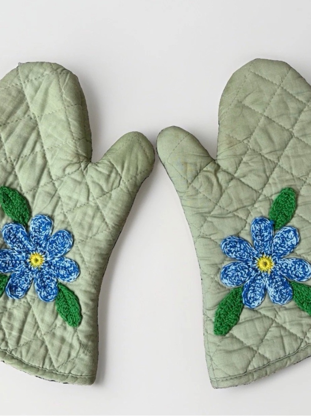 2pc Quilted Green Cotton Oven Mitt Set Blue Yellow Floral Flower Crochet